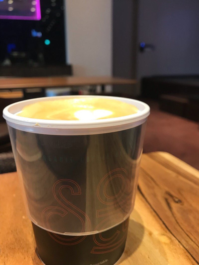 lmyydniw's tweet photo. หน้าตาอาหารออแกนิค เค้ก กาแฟ และไอศกรีมที่คาเฟ่ Soulcup #JYP #jypnewbuilding https://t.co/jN57hBqkCI