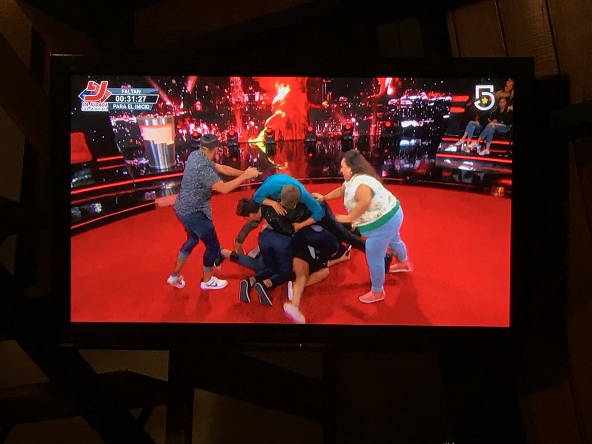 Bolita a <a href="/marianaecheve/">MARIANA ECHEVERRIA</a> por babas! Jajajajajajaa.    <a href="/MeCaigoDeRisa/">Me Caigo De Risa</a> #MeCaigoOtraVez