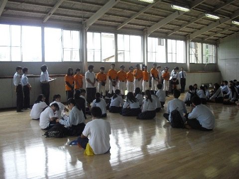 _Yoshidajima_'s tweet image. ７月９日（月）格技場で、第100回全国高校野球神奈川大会に向けて野球応援を希望する生徒の顔合わせを行いました。試合は12日（木）、小田原球場で１時半から、対戦相手は強豪校の横浜商業高校です。