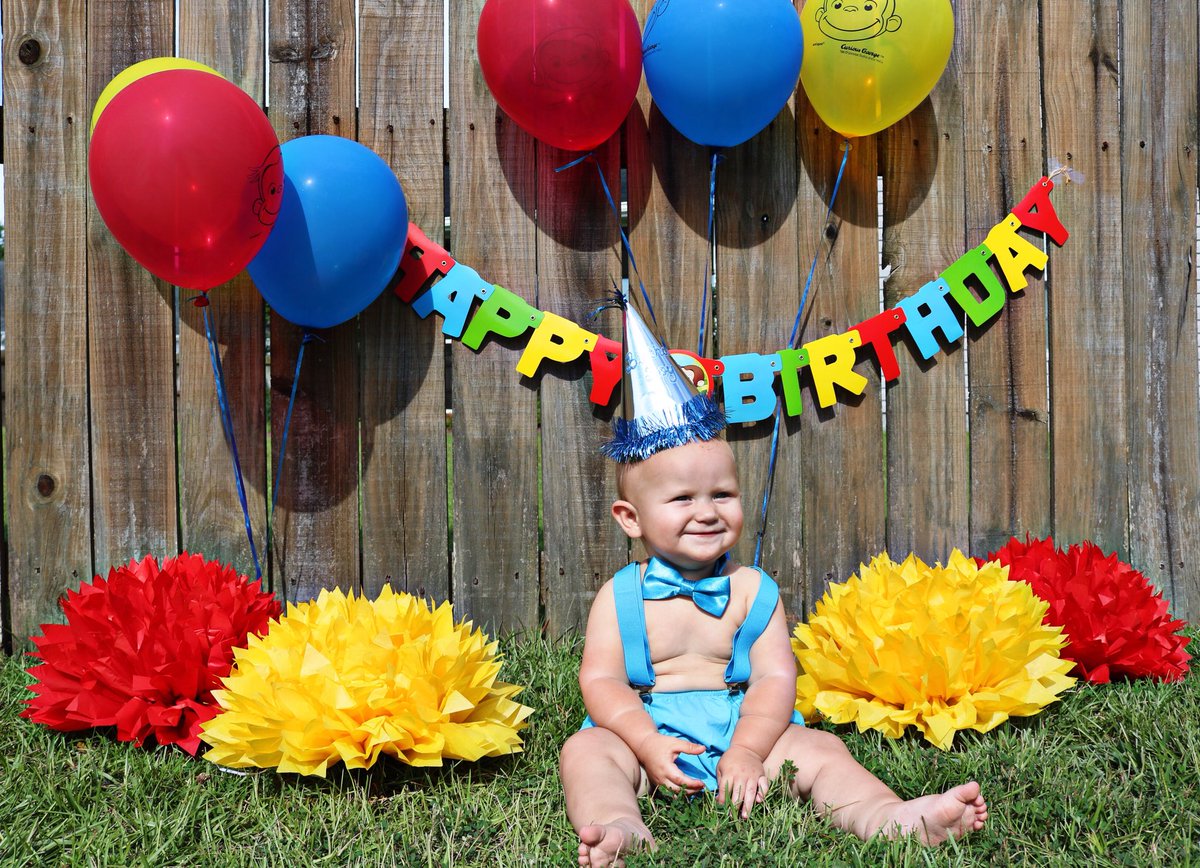 prandall351's tweet photo. Cake smash pictures!! Can’t believe he will already be a year old on the 18th!! https://t.co/MScVDtxNjG