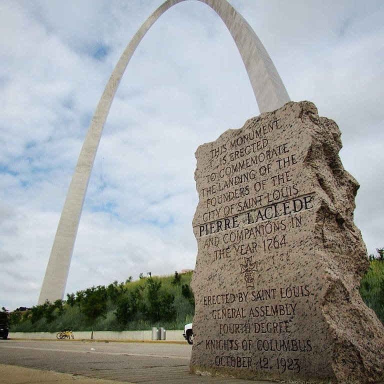 dt1492's tweet image. @Regrann from @dtjohnson.33  -  Pierre LaClede, Founder of Saint Louis Regrann from @lacledeslandingstl -  How much do you know about the history of #LacledesLanding?⠀
Repost @adamwayne_arts:
&quot;&quot;Fine Print&quot; 📜#yourarch
#adamwayne_arts #saintlouis #stlouisgram #stlphotos