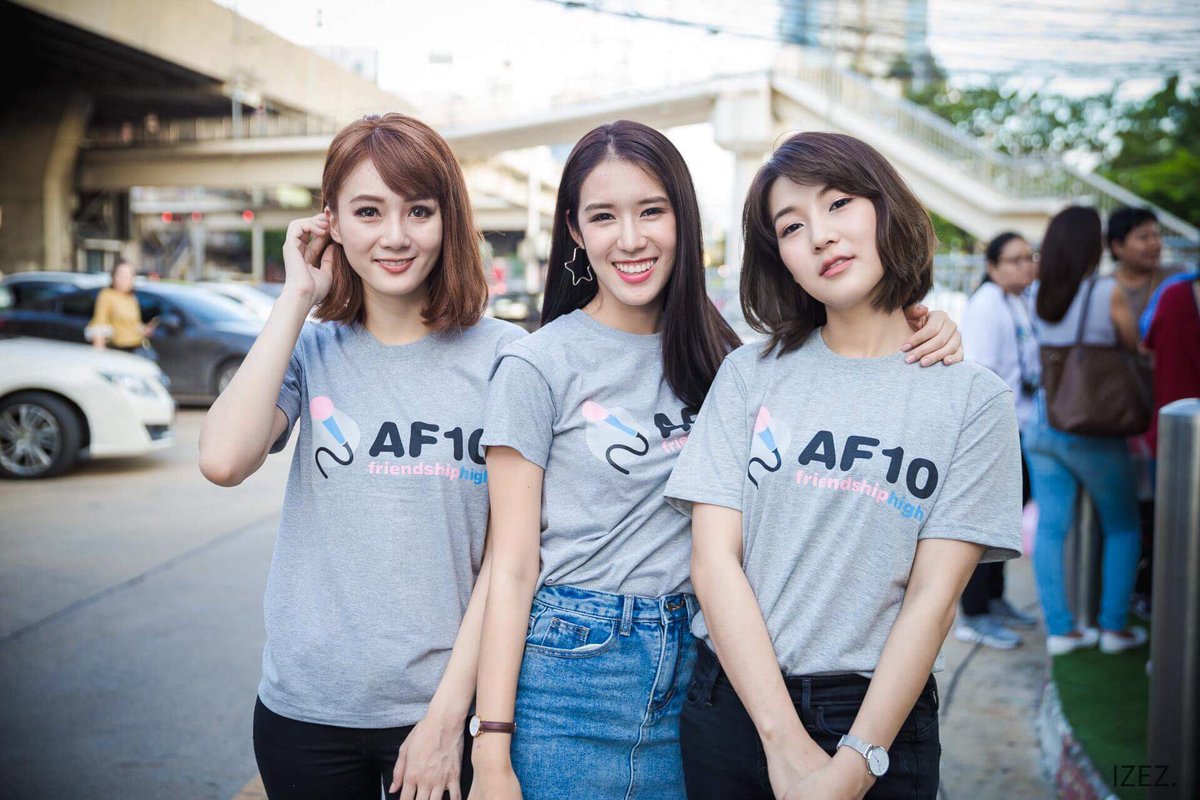 izez_monkiez's tweet photo. หง มุก เบล 😀😄🙂 @hongyokgun @Kullacha_Mook @belleaf10 #AF10FriendshipHigh https://t.co/BSr95zjbZm
