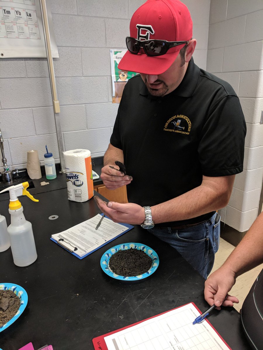 CSmith_AgTeach's tweet photo. Day 1 of @case4learning ASP in Pontiac was awesome! A day full of learning about soil properties! #growwithASP https://t.co/bU3HLikTjO