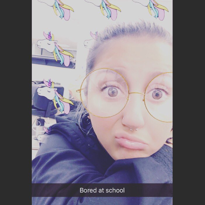 AshleyyRosee3's tweet photo. Ugh... #longestdayeverrrr #isittimetogoyet #needmybed #cosmolife #meh https://t.co/Npe836w9ZS