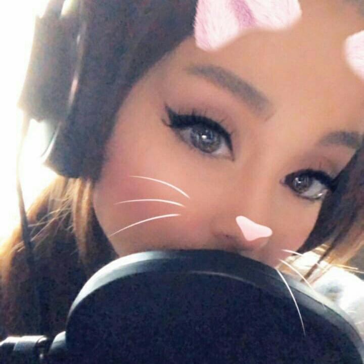 jonasmazu's tweet photo. @ArianaGrande Help Ariana?🌌💞 https://t.co/J2HL2EZrgM