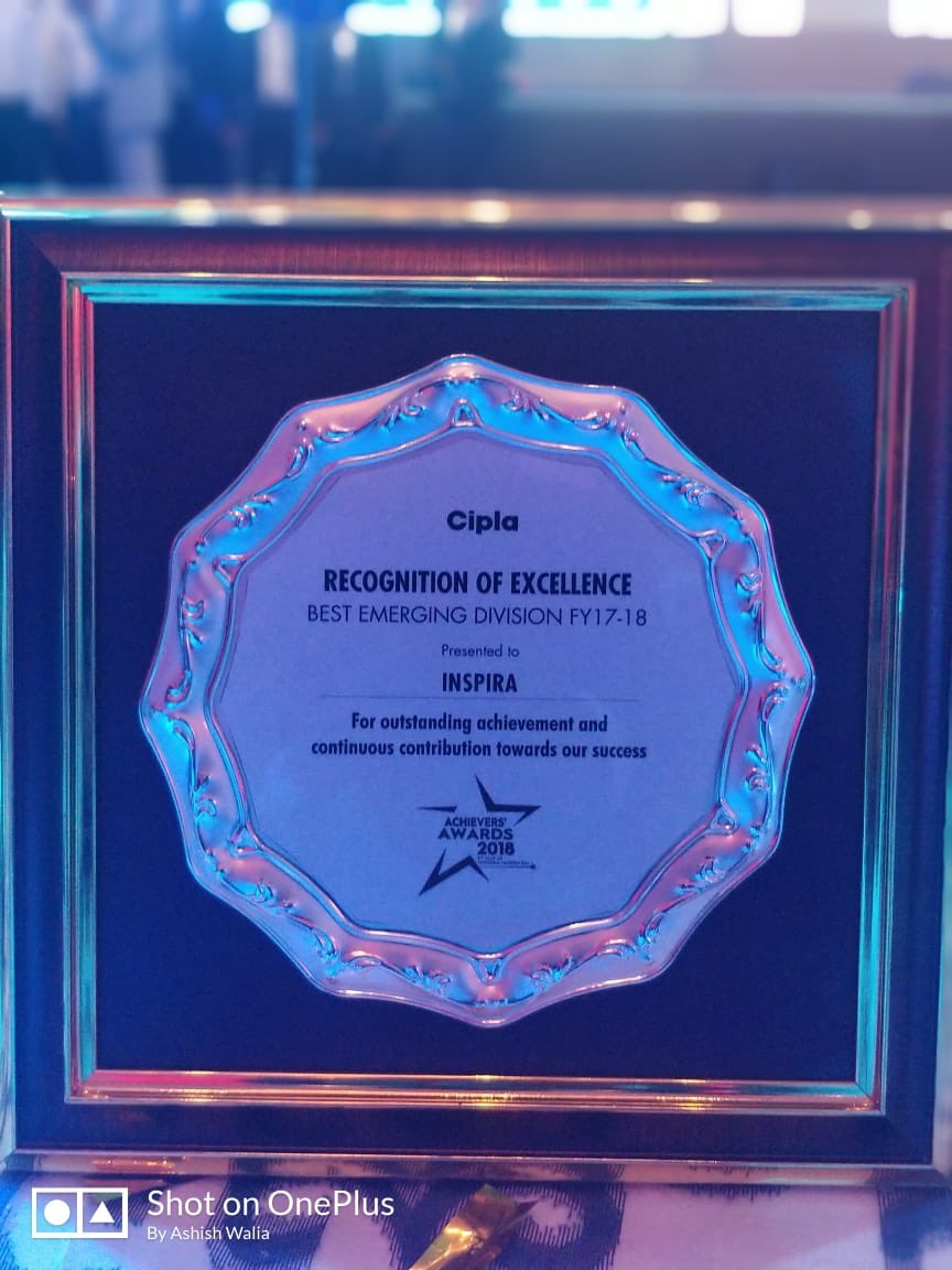 sri_sameer's tweet photo. #Inspira Got the Best Emerging Division award from @PrabirJha
#DeliveringHappiness
Great effort by #TeamInspira
@IamMuqthar #Chakradhar @AshishW25818604 @pankajpote76 #Sanjay #Kolanchi #Dibyendu
Thanks @SunilGu27179 @Dr_VikasGupta @nikhilcipla for guiding us
@Cipla_Global https://t.co/RXvrPhMfvz