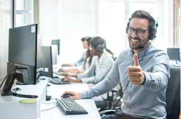 CollinsQtr's tweet photo. the stock image for "IT helpdesk" is grossly overoptimistic https://t.co/KkCwTauqAB