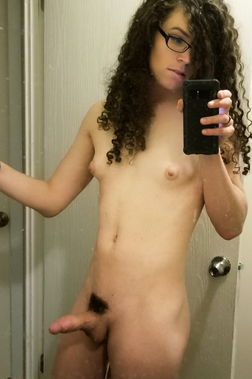 Keelin Nyx strikes a suggestive pose