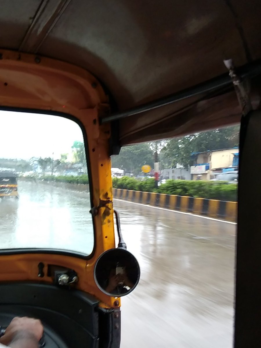 pratz2592's tweet photo. Jvlr looks o have no traffic congestion from gandhinagar to l&t #MumbaiRainsLive #ridlr #powai #MumbaiRain #MumbaiRainsWithMidday https://t.co/Lly5LjRBUQ