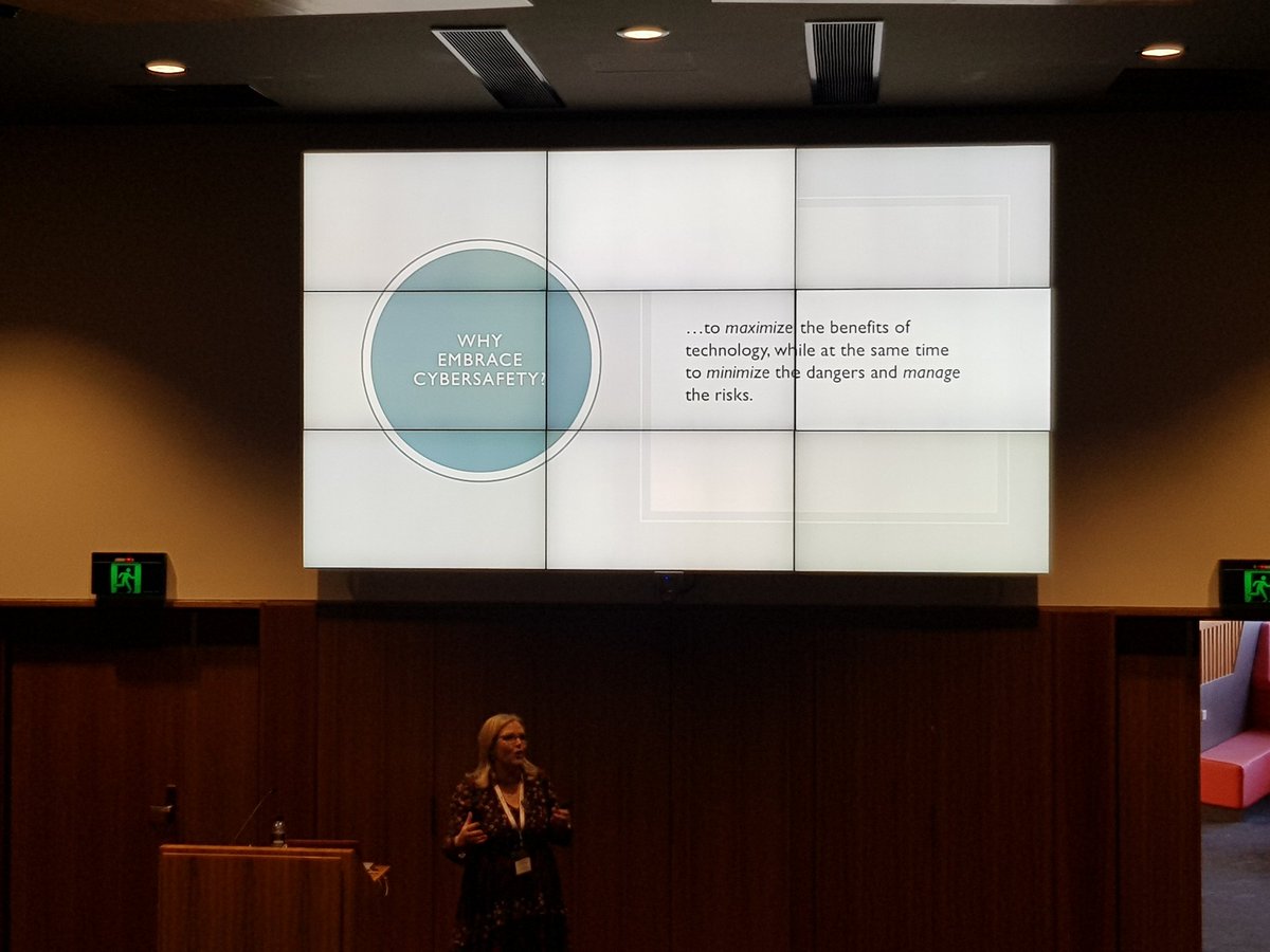 pconnellyelearn's tweet image. Embracing cybersafety with @TheCybercop1 at the #EdTechSA Conference!