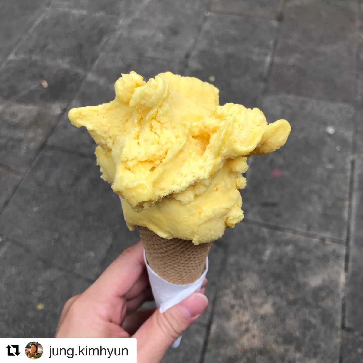 #Repost @jung.kimhyun.
#barcelona #1일1젤라또 #dailygram #먹스타그램 #barcelonagram #gelatogram #gelato #햇살라이프 
#UnGelatoPerTe #HappyClients #IceCream  #BarrioGotico #Helado #Travel #TakeAway #DeliciousFlavors #ToGo #Viajes #Europa #Spain #Catalunya #Verano #Summer #Europe