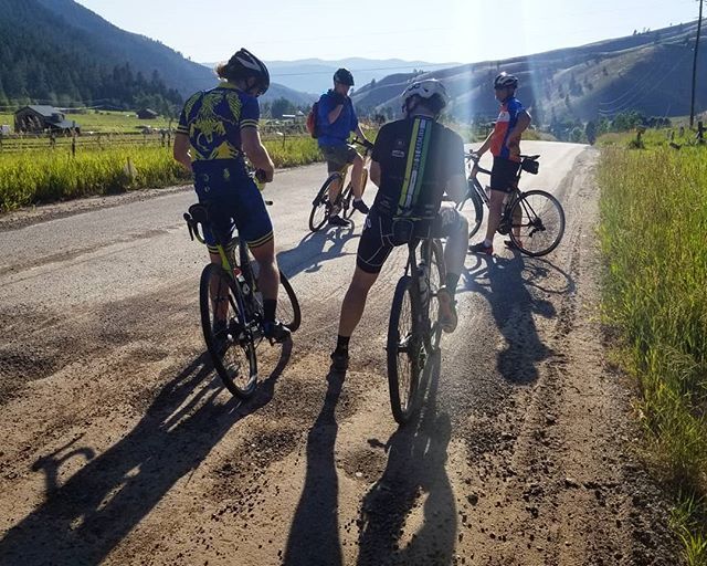 missoulabicycle's tweet photo. Long evenings, long shadows, good company.
.
#mbwmonday #ridembw #eveningride #roadies https://t.co/gsgnMDrr7m https://t.co/JGtUS9bn6v