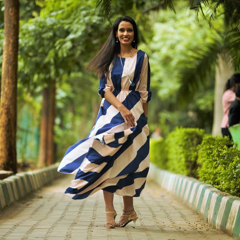 mohini_patankar's tweet photo. This modern A-line swing dress flows in style. Indispensable print which is Sweet and romantic to enhance the charm of the perfect female embellishment.

#OOTD #HautMonde #Finalist #PageantBinder #Season8 #HautMondeIndia #MrsIndiaWorldwide #CrownChaser https://t.co/uPBdHCgQYe
