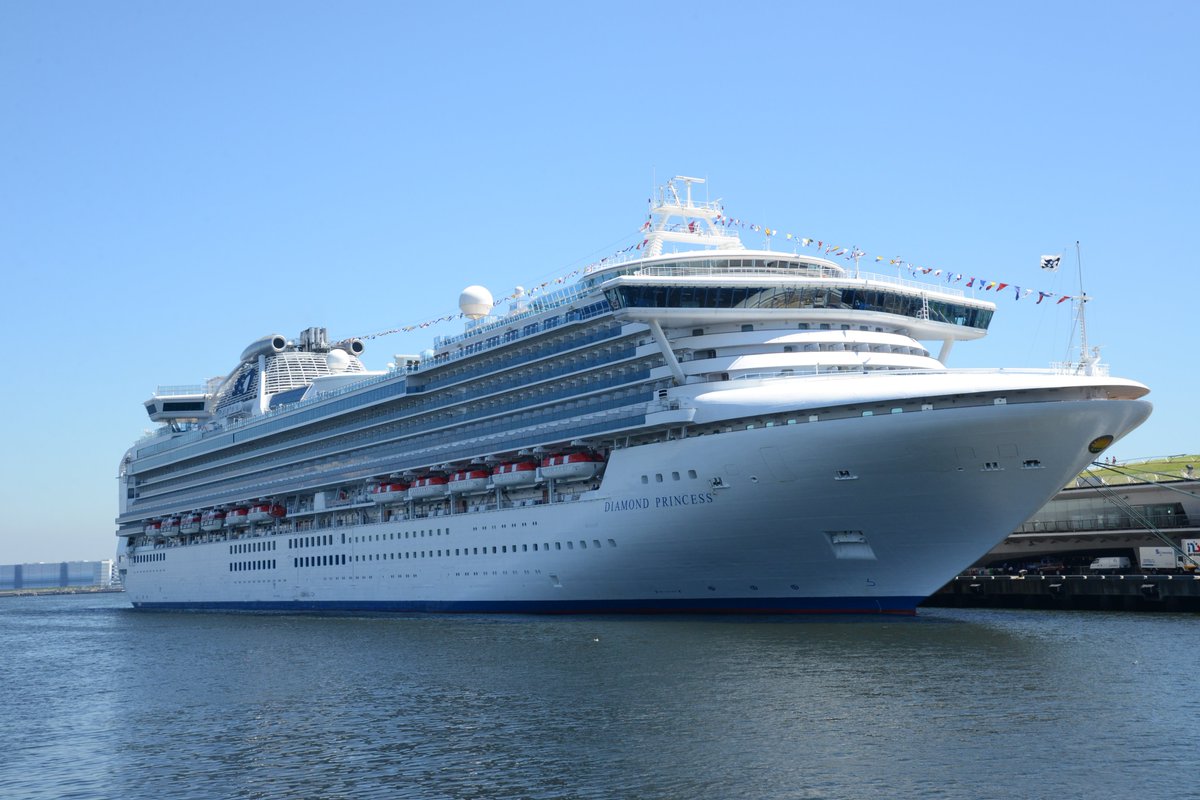 ট ইট র 横浜市中区区政情報 横浜港 明日１１日 水 早朝 ５時３０分予定 ダイヤモンド プリンセス が入港するよ 日本で建造された最大の客船で サファイア プリンセス の姉妹船なんだよ 出港は１７時だって 横浜港客船入港予定 18年