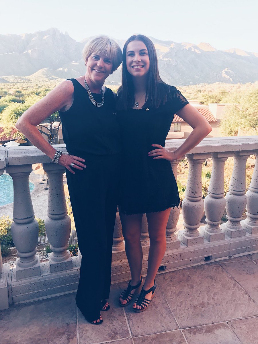 Oh yeah, this happened: 🤩
Our President and Chapter Advisor represented Drake’s chapter at the 72nd Alpha Phi convention to receive awards: Order of the Lamp for 2016-2018, Number 1 Recruiting Chapter on campus, and Outstanding Advisory Board in North Quadrant!!
#DrakeAlphaPhi