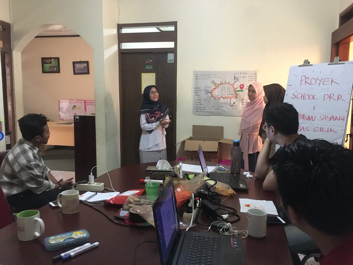 a. IBU memfasilitasi 3 mahasiswi dari Fakultas Psikologi Universitas Padjajaran dalam melaksanakan magang di Yayasan IBU selama bulan Juli 2018.  #sharecare #enlightenment