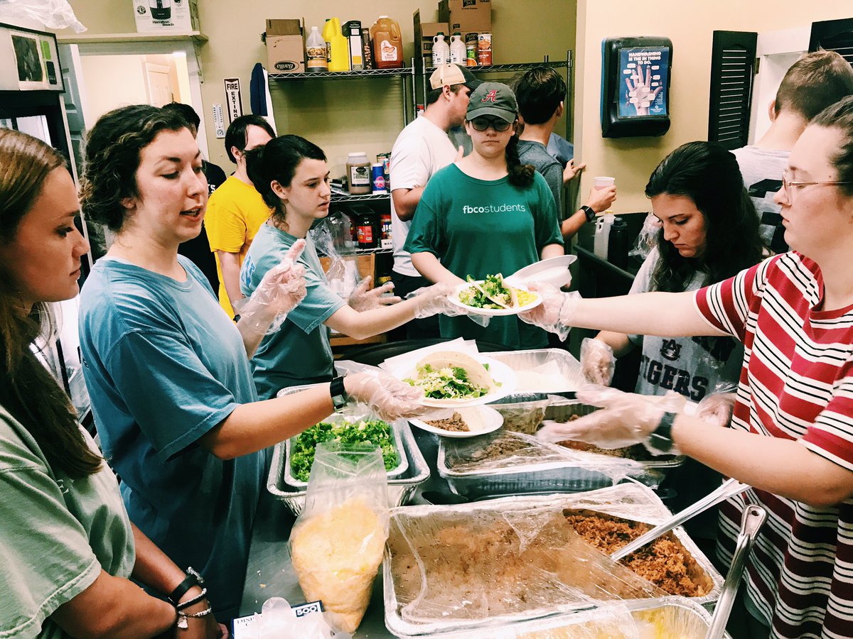 M25CampATL's tweet photo. #MinistryMonday | Clifton Sanctuary is a short-term, transitional shelter for men 35+. Clifton provides everything from the basic necessities to case management.

We love sharing meals, telling stories and listening to advice from our Clifton friends! https://t.co/PvdeVSrclM