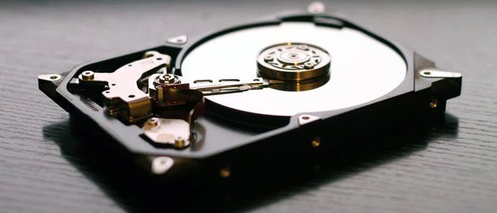 mecnotestudio's tweet photo. Jangka hayat kebanyakan hard disk antara 3 TAHUN hingga 5 TAHUN sahaja.

Kalau rasa hard disk dah berumur tu boleh la start backup data. Terlajak perahu boleh under, terlajak rosak hard disk ggwp 😂

#MecnoteTips https://t.co/b1fkJESFEU