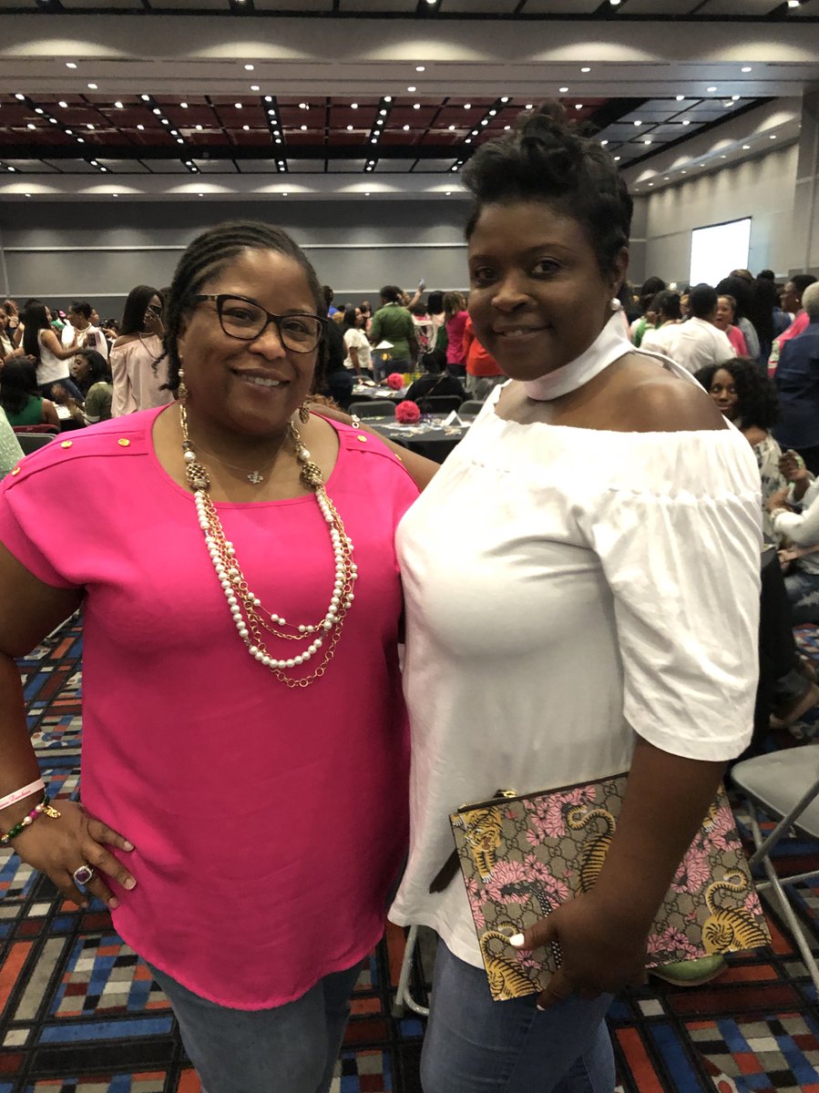RamonicaD's tweet image. Having a great time in Houston, Texas with my AKA line sisters! 💚💕🐸#AKA #1908 #Spring96 #southernuniversity