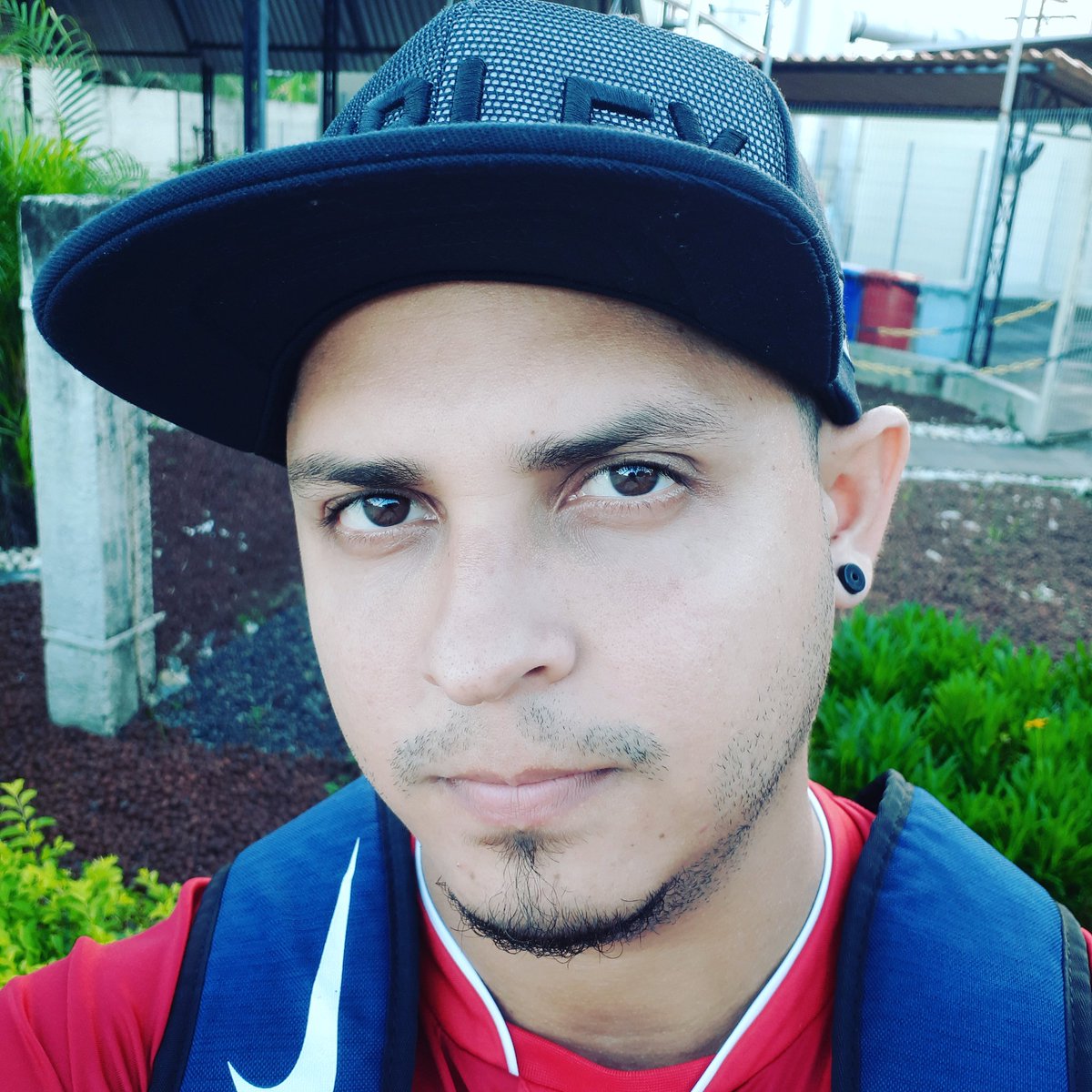 A nossa maior glória não reside no fato de nunca cairmos, mas sim em levantarmo-nos sempre depois de cada queda.