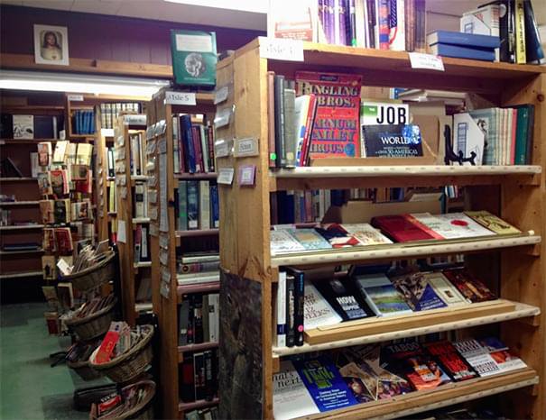 'Traveler' isimli restoran size yer yemekle beraber 3 kitap hediye ediyor. cmpg.in/h0kY