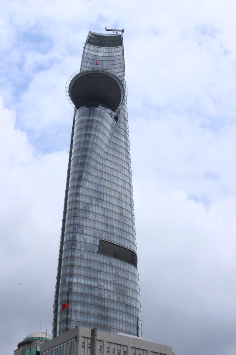 ガーリエンヌ ホーチミンの68階建てのビテクスコ フィナンシャルタワー ほぼアベンジャーズ タワー スターク タワー だった 実際に映画のモデルになったのはクアラルンプールのメナラ テレコムの方らしいですが ホーチミンは高層ビル建築ラッシュで