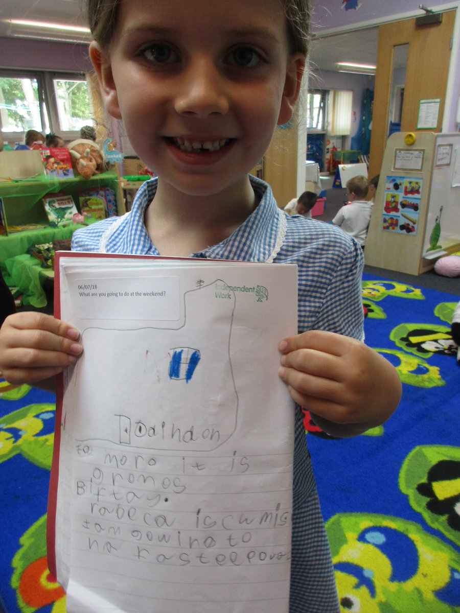 CastleWood_'s tweet photo. Snowdrop have been working really hard on their writing over the past 2 weeks! So proud of how far they have come. Well done everyone! #EYFS #Fabwriting https://t.co/xgli3wFV0O