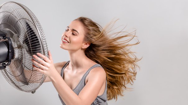 девушка перед вентилятором. стань вентилятором. мужчина с вентилятором. Genshin вентилятор. вентилятор кондиционера.