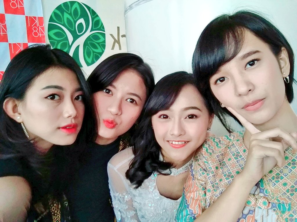 JKT48CircusSLO's tweet photo. Tim 2shot sesi 1 dan handshake sesi 2&amp;4!

#JKT48CircusSolo -🐁 https://t.co/nJbUCyzWZG