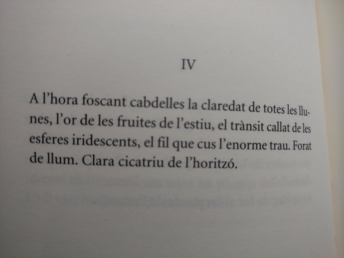 plaervidaAPunt's tweet photo. Demà dimecres en #Plaerdemavida 📻 entrevistem el poeta Joan Navarro. Tenim la firma d'Ivan Carbonell. Parlem sobre l'Estiu Literari al Maestrat (@MaestratViu ). En #LaBonaLletra de @vicentuso: literatura i tecnologia.
#PlaerdePoesia #TempsdeLlegirdim https://t.co/DslKUIbRSU