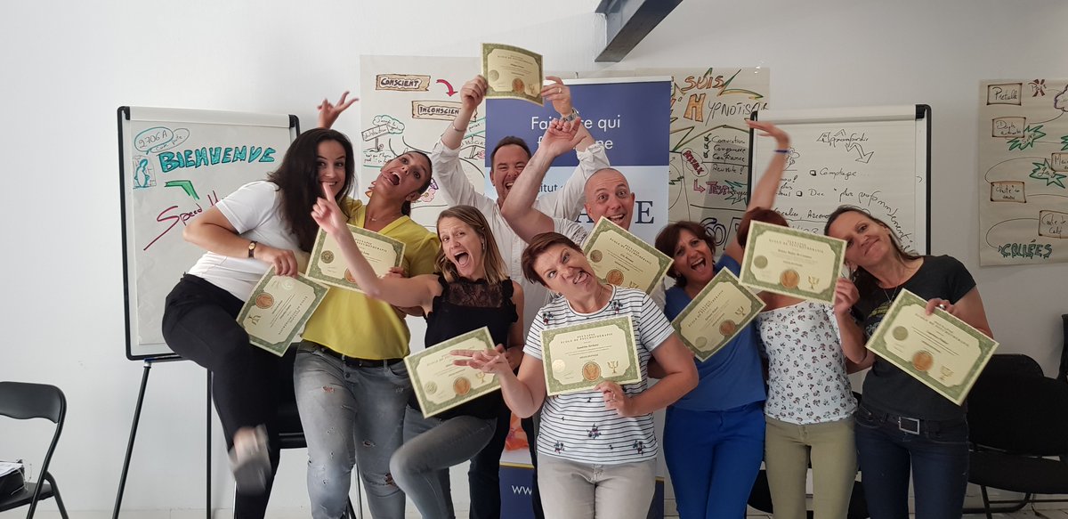 Psynapse_fr's tweet photo. Session de Juin 2018 ! Remise des certificats de Speed Hypnose.
💢Superbe ambiance à #Psynapse #Marseille.Bravo et Merci à nos #Marseillais
Prochaines sessions :https://t.co/atXHl77zh2
Appelez-nous directement au 09.71.26.91.25 ou sur infos@psynapse.fr . https://t.co/iiPETXZ0cs