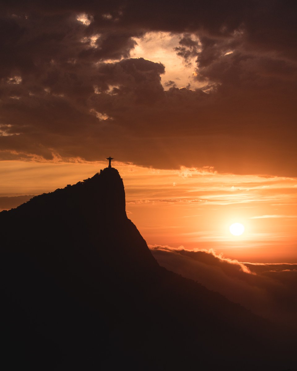 Iconic, Rio de Janeiro. 🇧🇷
#Brasil #ChristTheRedeemer <a href="/VisitBrasil/">Visit Brasil</a>