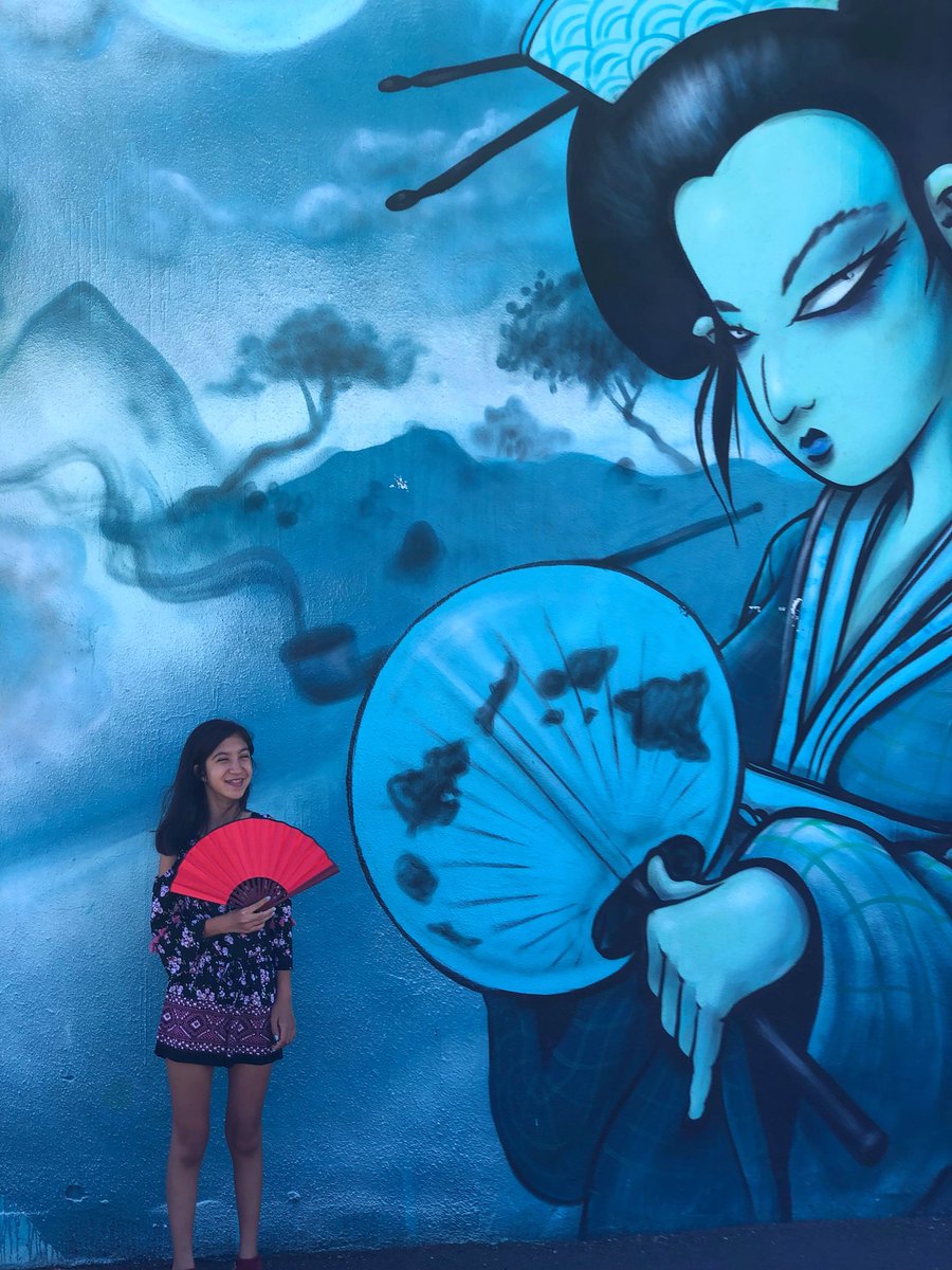 KellyHu's tweet image. Just had to take my little niece to one of my favorite murals in Kaka’ako today.  I melt for her smile. #Kakaakomurals #ExploringArt #ohana #makingmemories