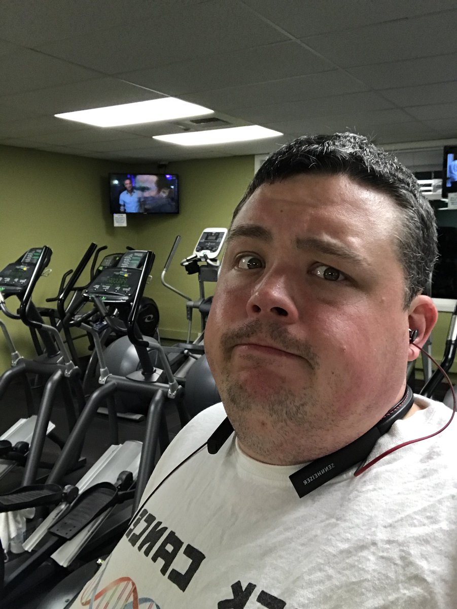 Barnacules's tweet photo. 10pm gym session, I’m in tons of pain but have to start somewhere. Hopefully it will help me sleep. Here we go! #Gym #Arthritus #FatWorkout https://t.co/FTdhJmu0vl