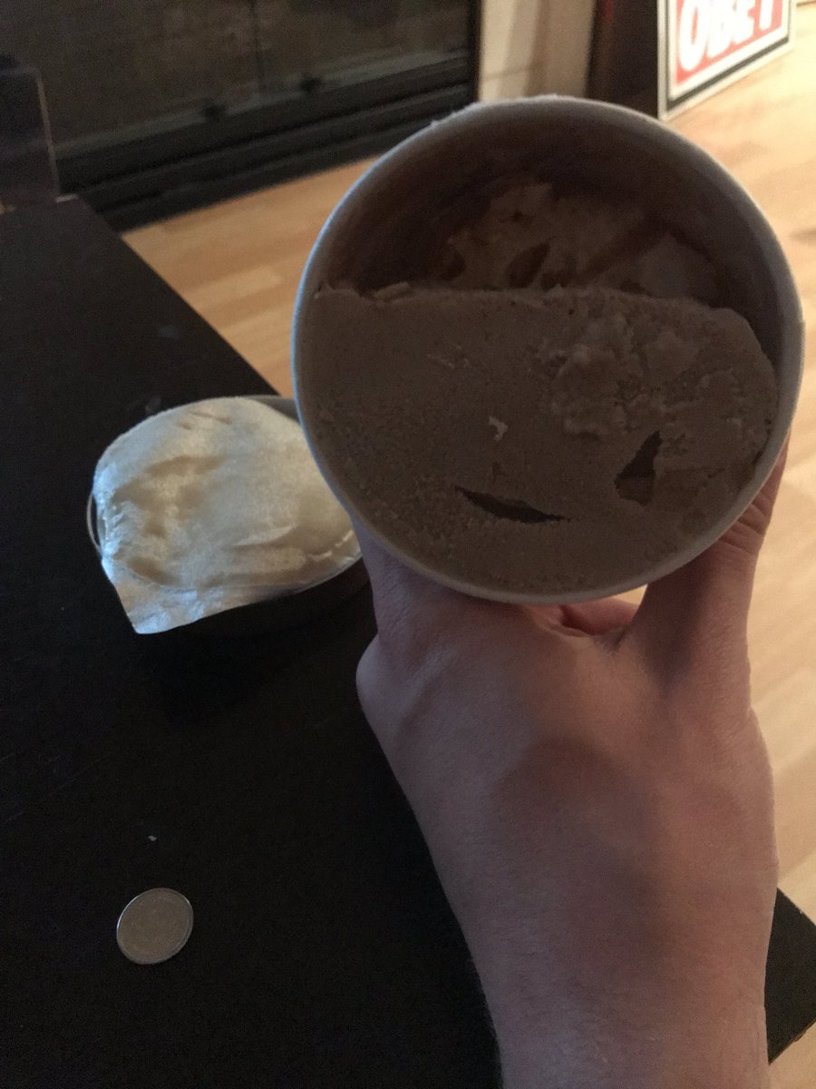 FuckTaylorr's tweet photo. Damn @halotop_ca where’s @aplusk ?? https://t.co/07Byxeqhou