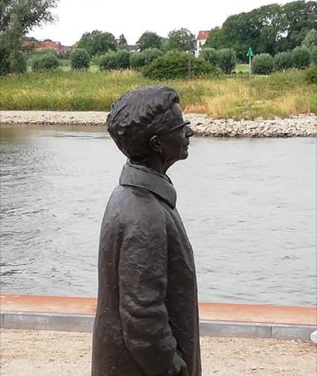 Daar staat ze, Ida #Gerhardt bij haar #IJssel. #Zutphen