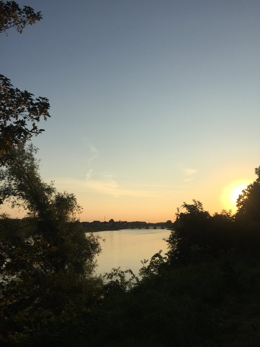 steven23gall's tweet image. A nice @6amclub 6 mile run along the Loire River in Amboise. Ended with a huge hill to finish. All set to start work now!! #ukrunchat