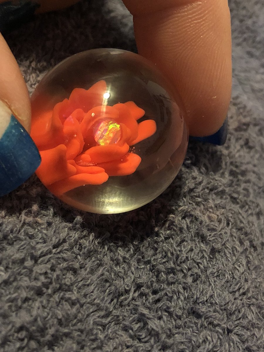 RedDaisy312's tweet image. My flower with a gem in the center. Thank you @IntellectShorty