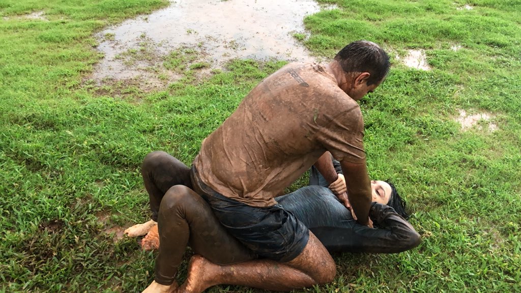 IndiaKravMaga's tweet photo. #groundfighter in the #mumbai #monsoon #rain #kravmaga #kravmagagirls #selfdefense #rainchronicles https://t.co/GiR0rVVjky