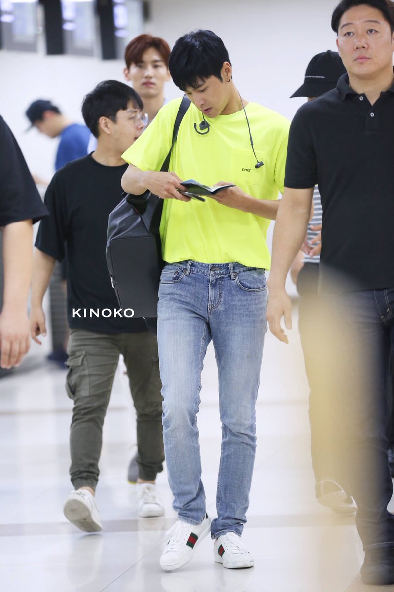 YunhoHousePeru's tweet photo. [PICS] 180710 Yunho aeropuerto de Gimpo.
#東方神起 #TVXQ #yunho #유노윤호 #ユノ #ユンホ 
Cr. On pics https://t.co/JkJ2B8ZhfF