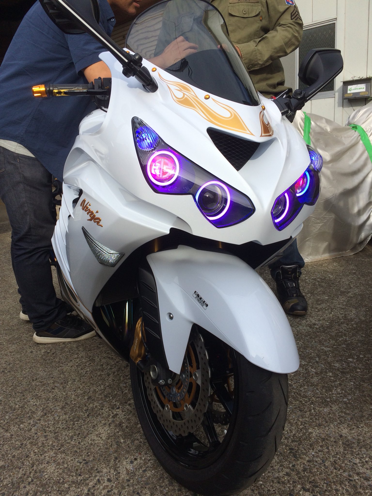 デビルアイ カワサキ ZX-14R 車検後にイカリング＆デビルアイ LEDヘッド