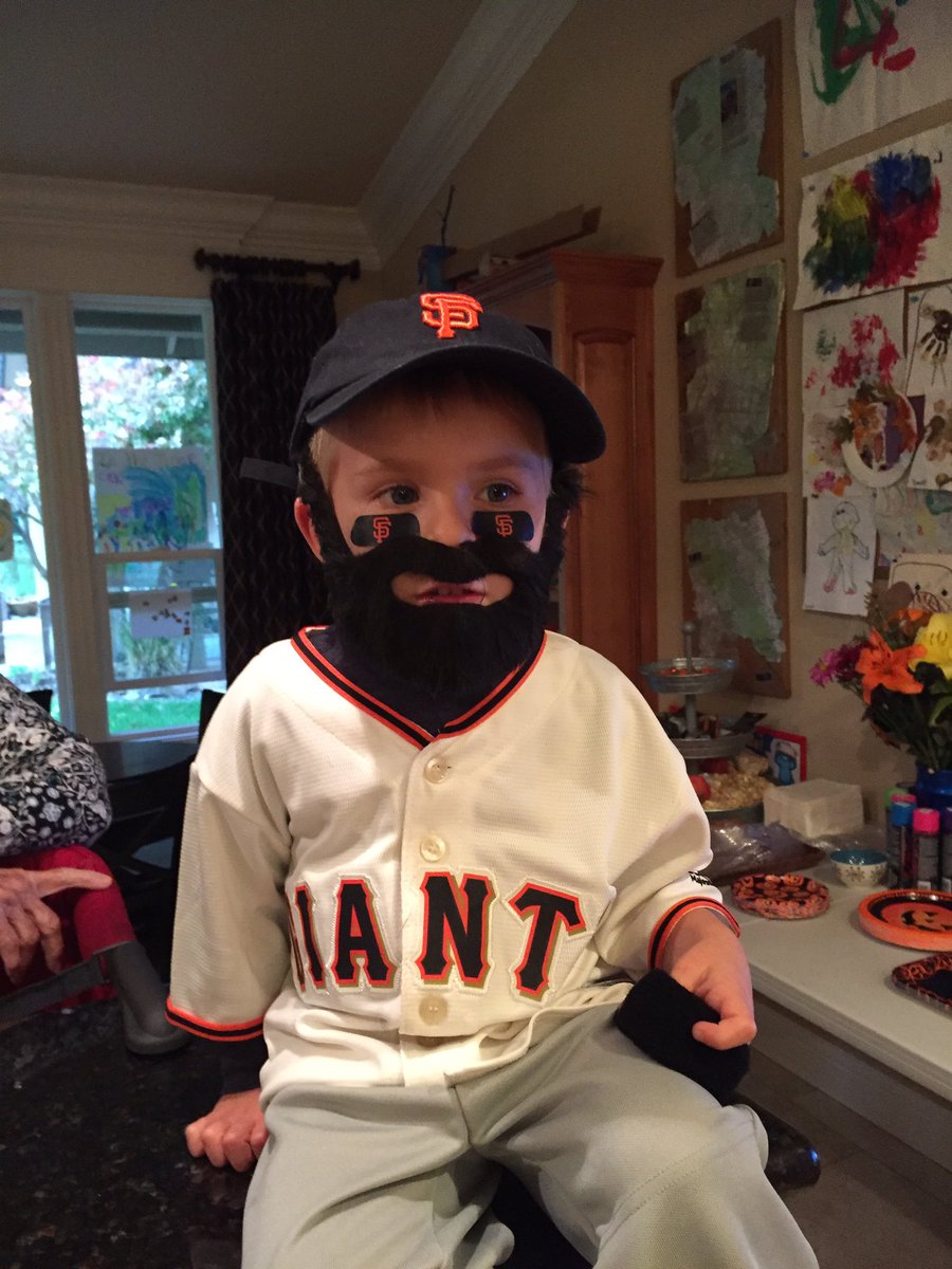 carriekib's tweet photo. @bbelt9 the Kibler fam (including another Belt brother) has voted for their fave All Star Belt! (Bbt makes for best Halloween costume!) https://t.co/XSX1ELYfvJ