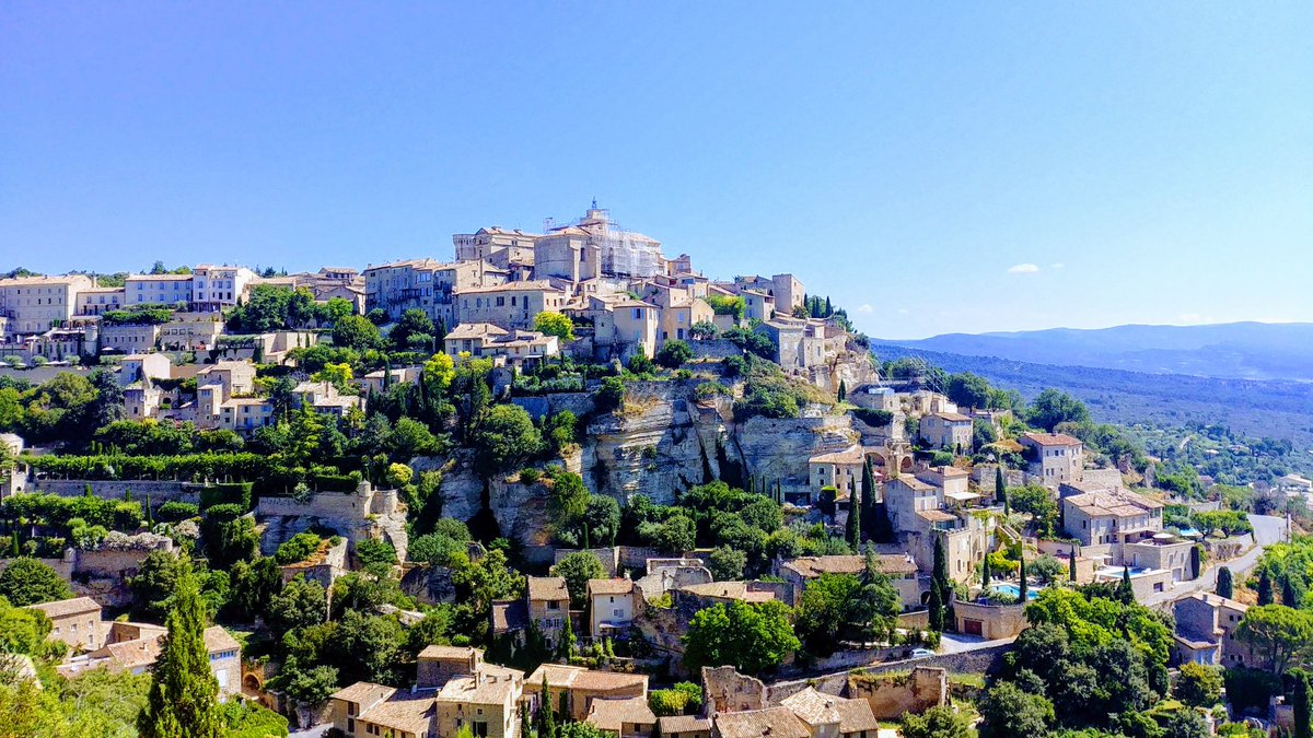 You are done with lavender's fields and you don't know where to go? 

Go to the Gordes village! One of the most beautiful village in #France!

The view is quiet impressive! 😀

#Travel #TravelTuesday #traveltips
<a href="/jpcacho/">Josh Cacho</a> <a href="/SashaEats/">Sasha</a> <a href="/Nicolette_O/">Nicolette Orlemans</a> @thewannabegypsy <a href="/TravelAtWill/">LDH</a>