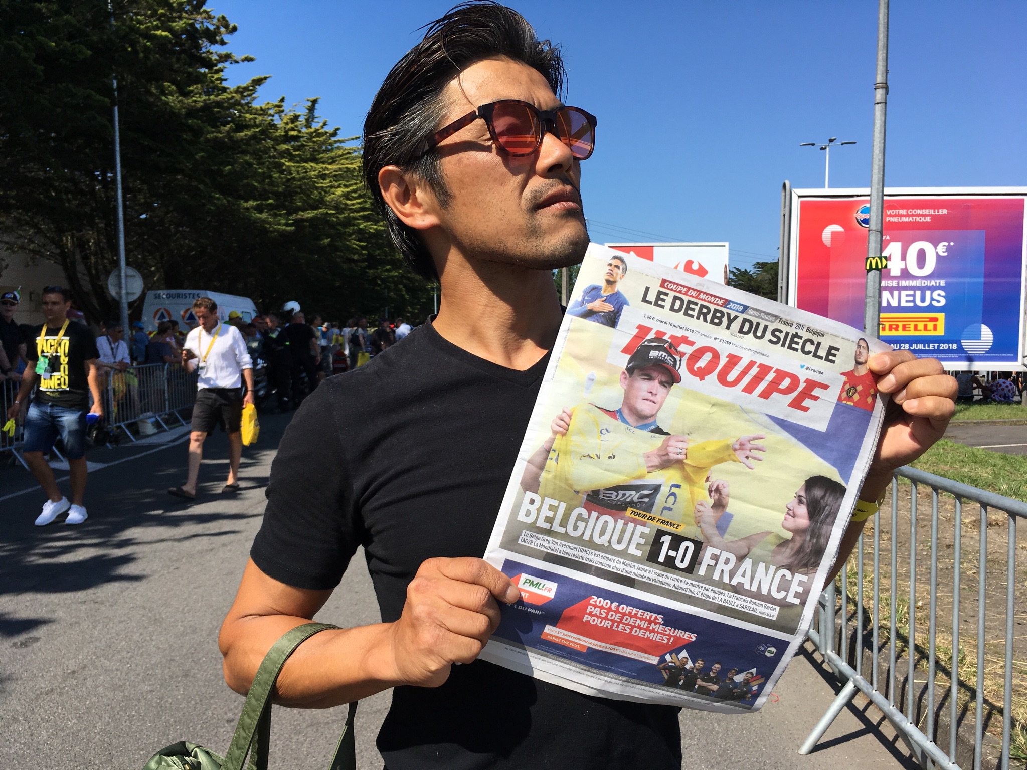 Kei Tsuji 辻啓 レキップ 紙56ページの最初の35ページがサッカー もちろん特集は今夜のワールドカップで 表紙はベルギー1 0フランス 知ってる人がいたからポーズ決めてもらった T Co Rxivvsktww Twitter