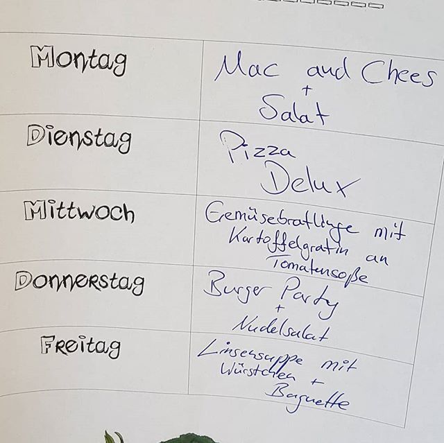 VTBlogger's tweet image. Mac&amp;amp;Cheese, Pizza und Burger die letzte Woche vor den Ferien in der Kita liest sich schon Mal nicht schlecht für die kleine. Liest sich ungesünder als es wirklich ist ;) was gibt&apos;s bei euch diese Woche zu essen ? #papablogger #blog #vatertochter #kita #m… ift.tt/2u8iSTx