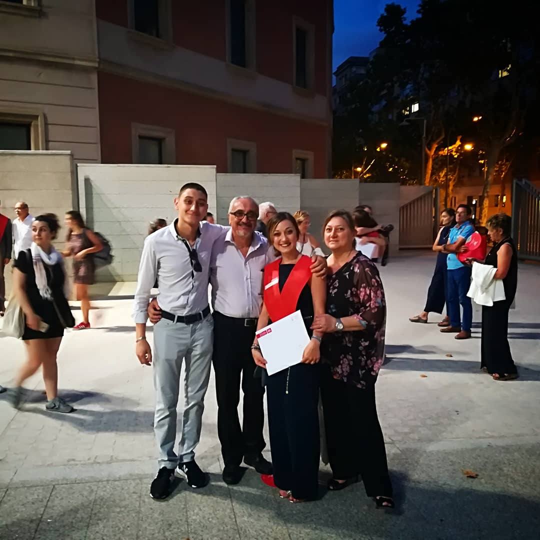 SaraStopponi's tweet image. Foto di rito col bottino &amp;amp; famiglia in trasferta❤️🎉🎓 #master #compolin #graduation