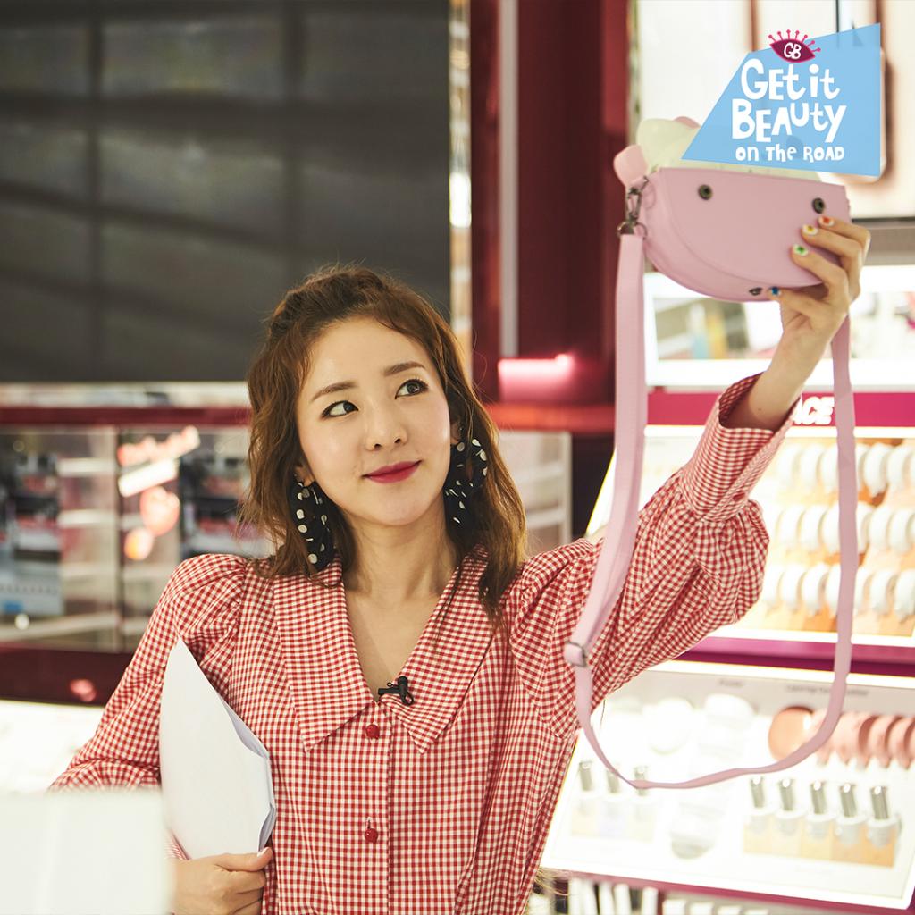 StarHub's tweet photo. 就在今晚哦!
Korea's popular beauty programme, Get It Beauty, is finally here in Singapore! Catch @krungy21, Tay Ying and Chantelle in tonight's premiere of Get It Beauty On The Road at 6.30pm on #tvN Ch 824 and 8pm on #HubECity Ch 825/111. #StarHubGoLocal #GIBOTR #blackjack https://t.co/DQymHHiXvF