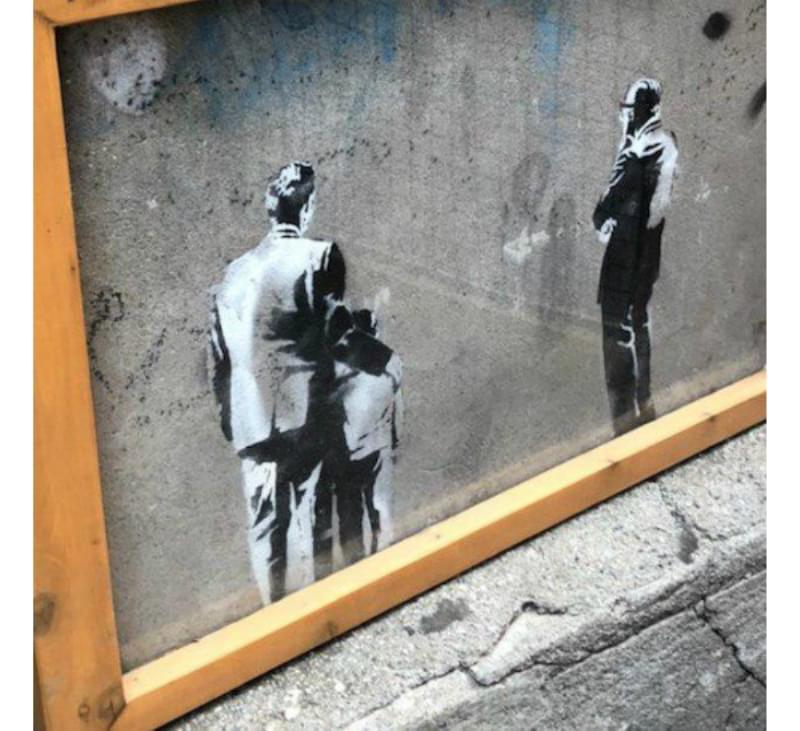 JR. by Campaign (@campaignjr) on Twitter photo Toronto'daki The Art of #banksy sergisi başka bir sanatçı tarafından protesto edildi. <a href="/THARANGA_R/">THARANGA RAMANAYAKE</a> cmpg.in/nA2I Toronto'daki The Art of #banksy sergisi başka bir sanatçı tarafından protesto edildi. <a href="/THARANGA_R/">THARANGA RAMANAYAKE</a> cmpg.in/nA2I