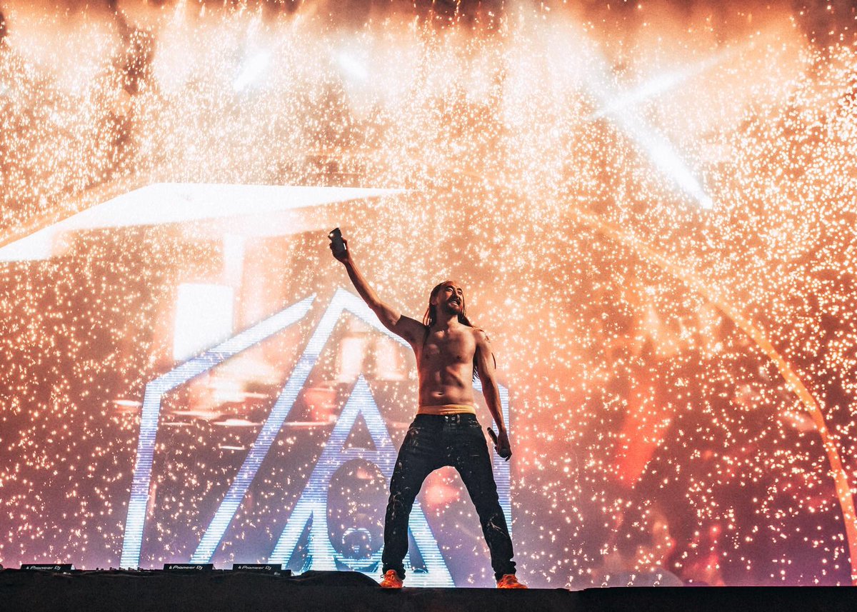 steveaoki's tweet photo. One more Light https://t.co/8A3RIlfeb9