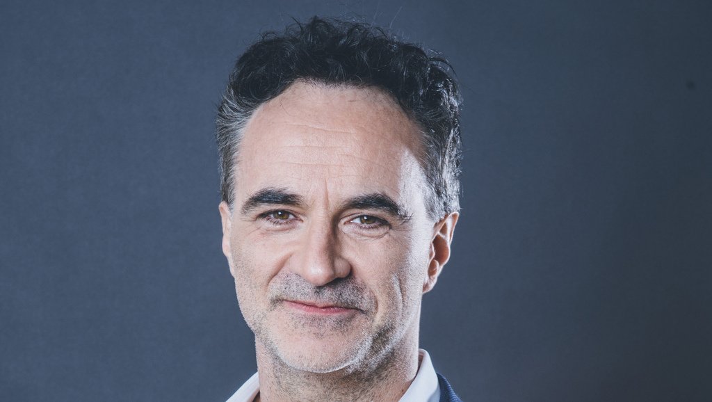 UniofBath's tweet image. We are delighted to award @ProfNoelFitz with an honorary degree today during #BathGrads. Read the oration for the @Channel4 #Supervet here: bath.ac.uk/corporate-info…